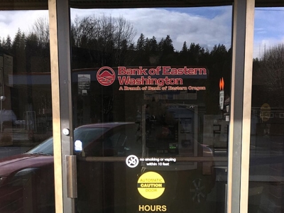 Vinyl door lettering and graphics Photo